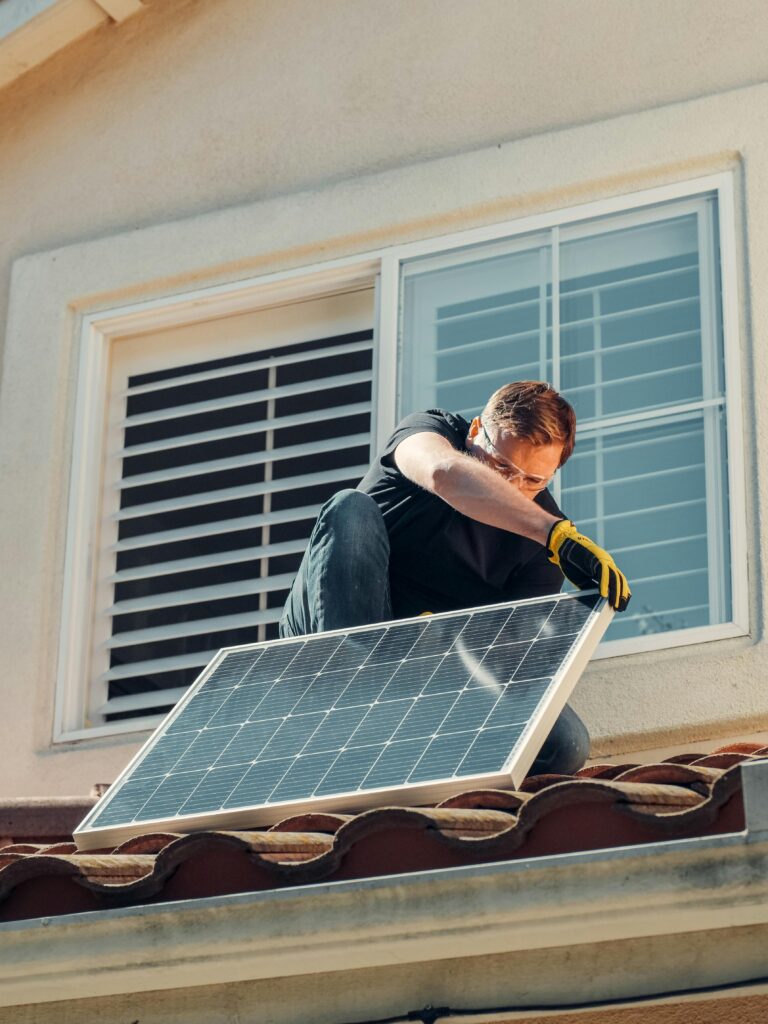 Jak zwiększyć sprawność paneli fotowoltaicznych i oszczędzić energię elektryczną